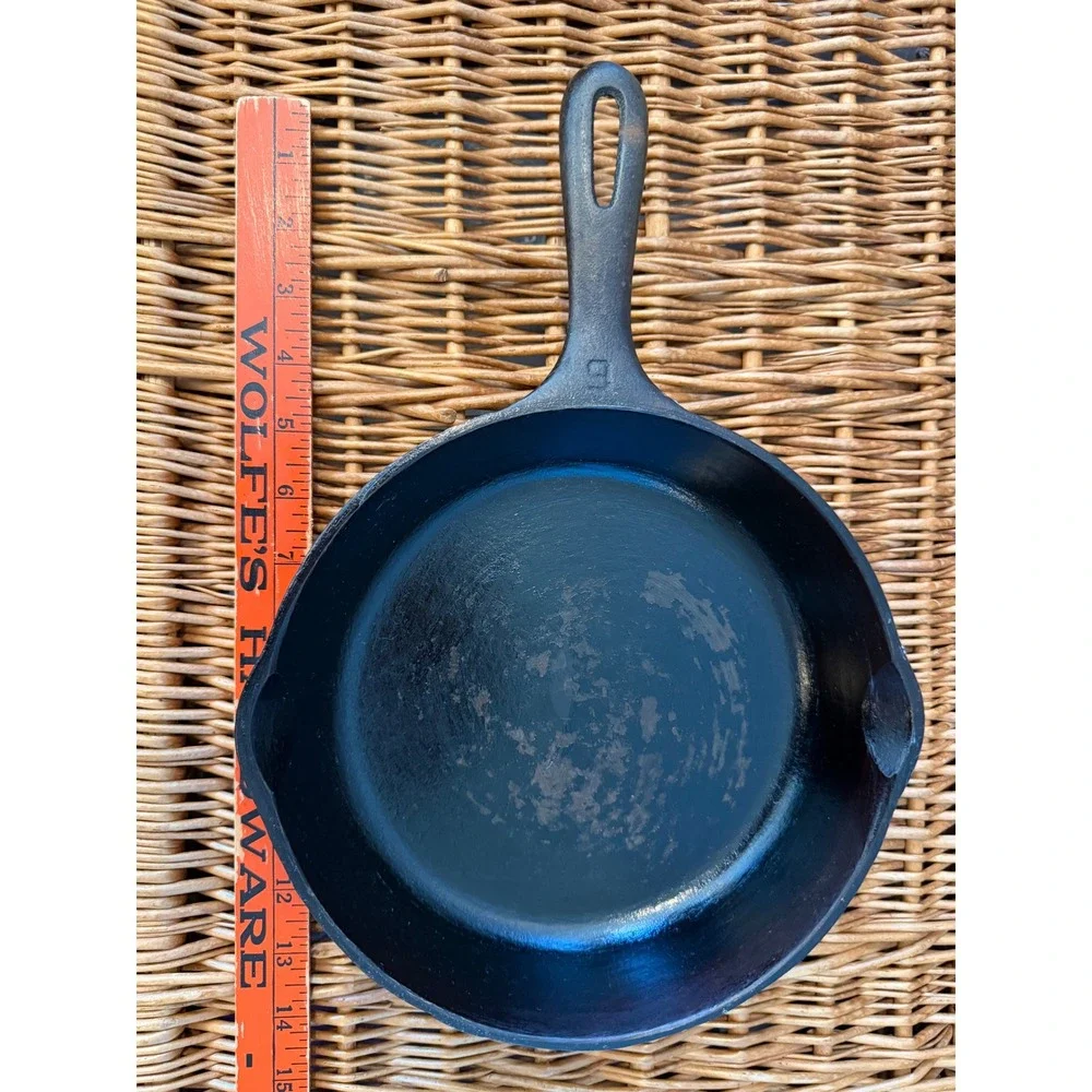 Vintage 8 Inch Cast Iron Skillet Made in USA Round Frying Pan Dual Pour Spouts